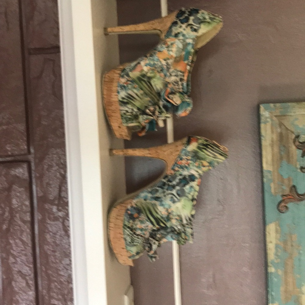 Heels - Picture 2 of 6